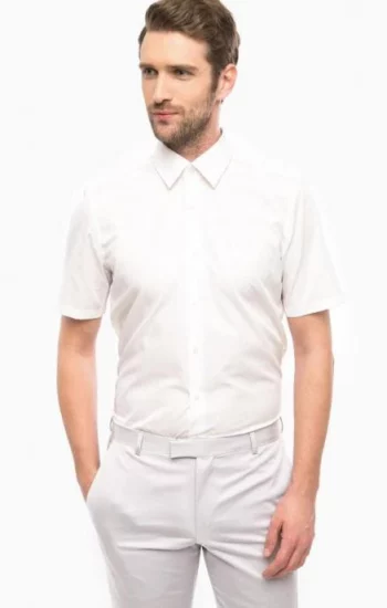 Белая хлопковая рубашка с короткими рукавами